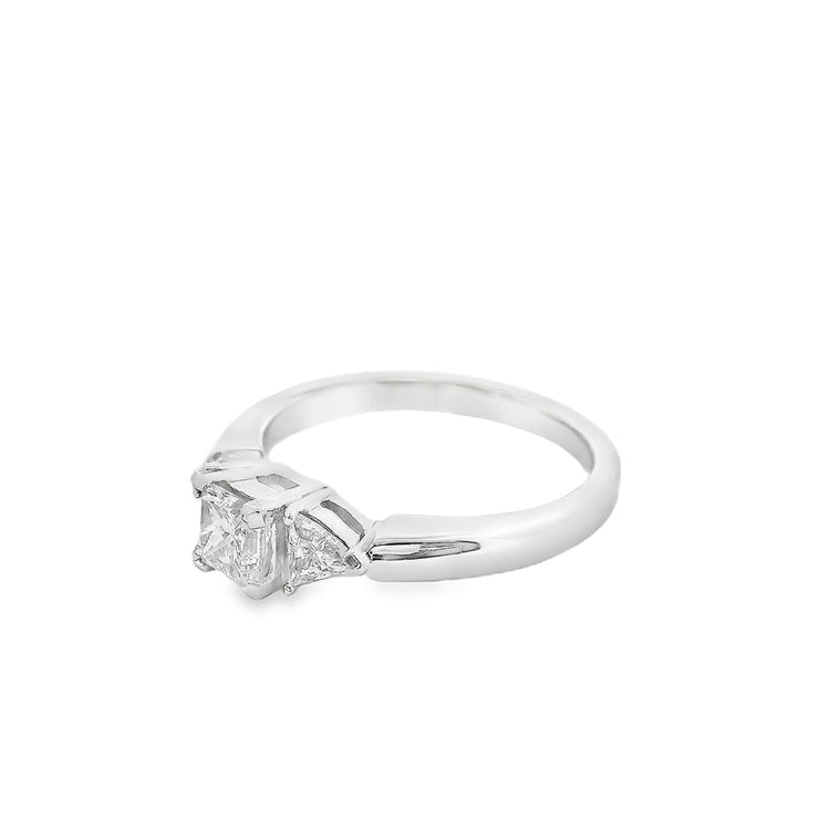 18K-white-gold-0-50ct-princess-cut-canadian-diamond-with-triangular-cut-side-diamonds-engagement-ring-fame-diamonds