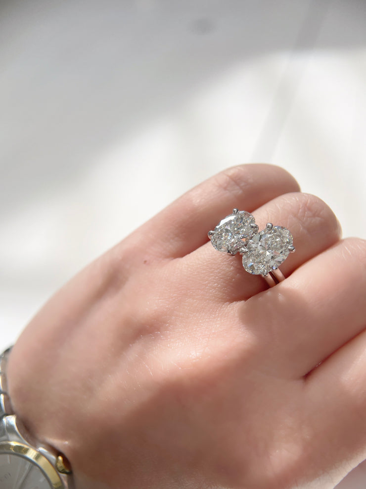 how-big-is-2ct-vs-2.5ct-diamond-ring-Fame-Diamonds